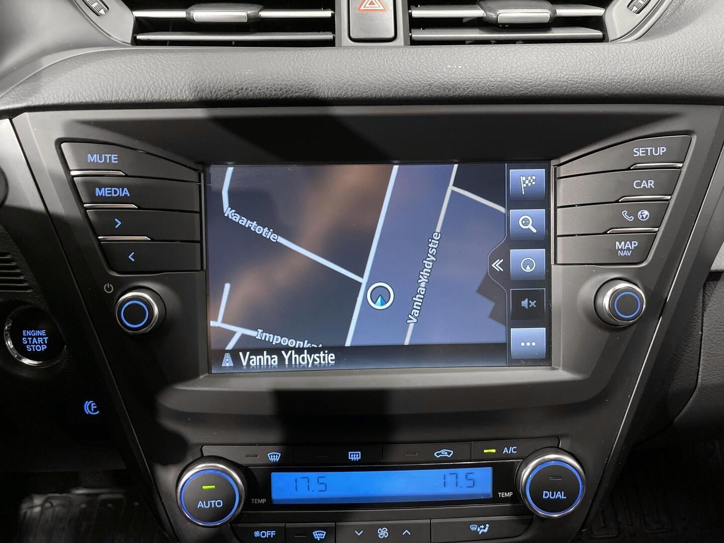 TOYOTA Avensis 2017