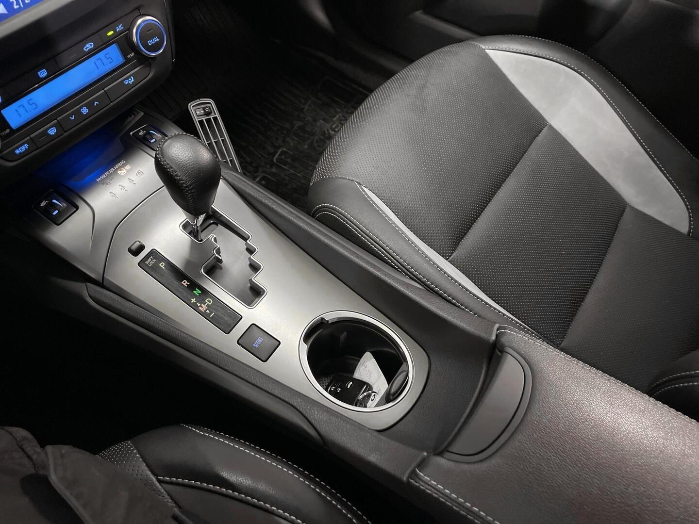 TOYOTA Avensis 2017