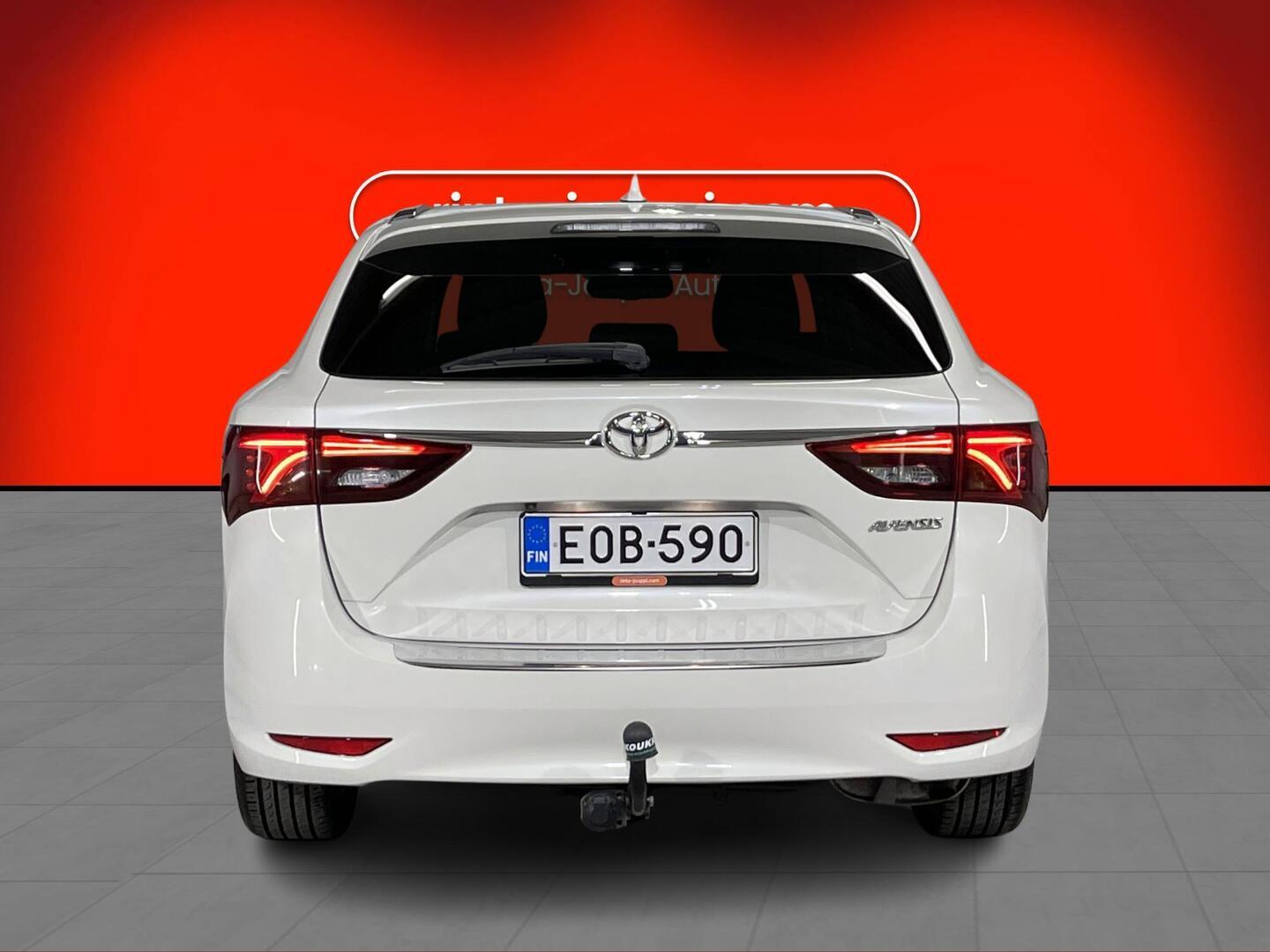TOYOTA Avensis 2017