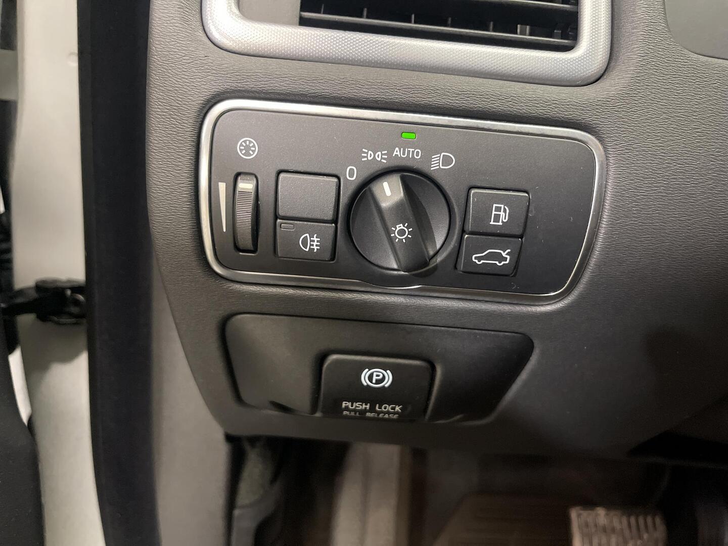 VOLVO V70 2014