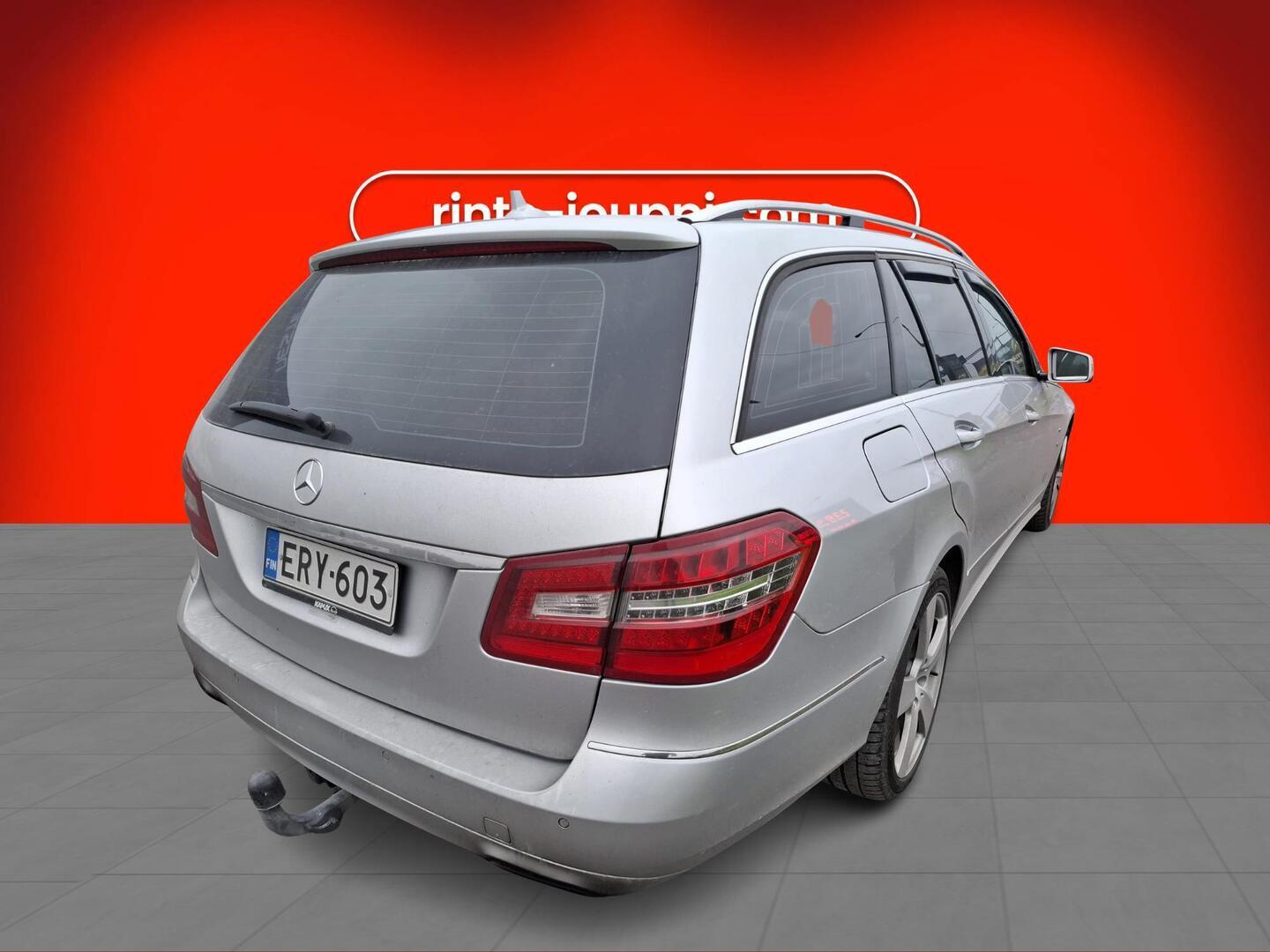 MERCEDES-BENZ E 2011