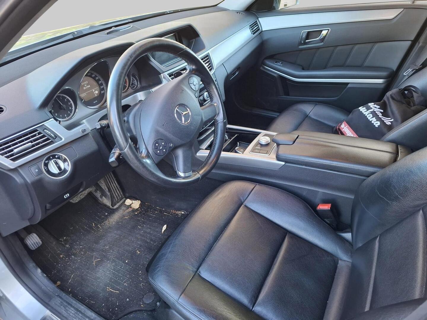 MERCEDES-BENZ E 2011