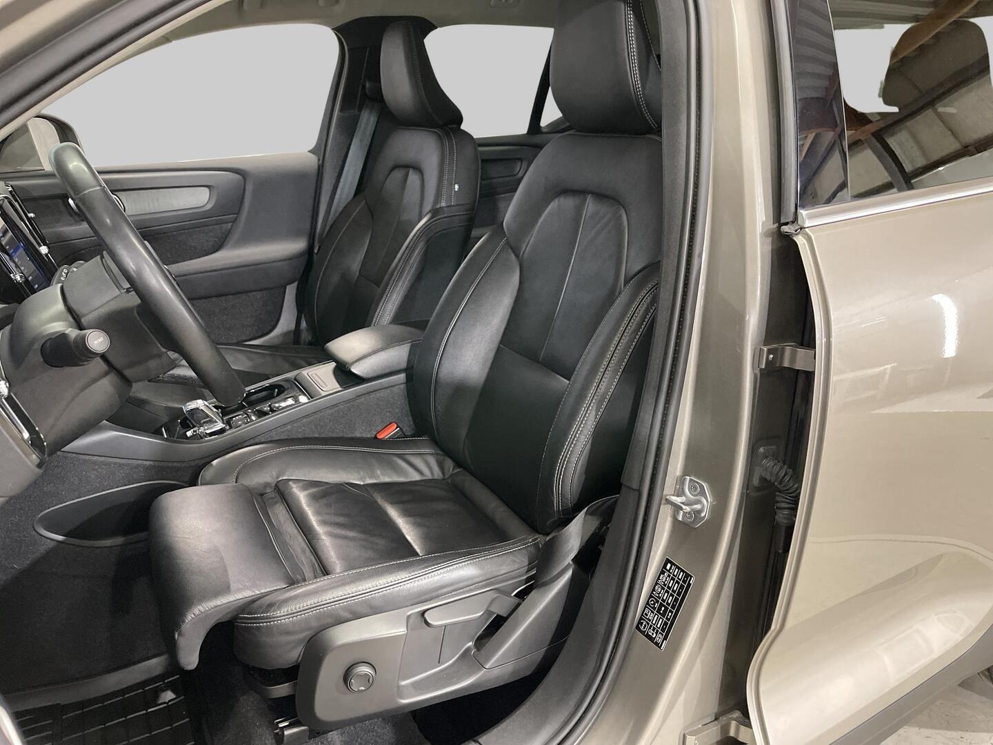 VOLVO XC40 2021