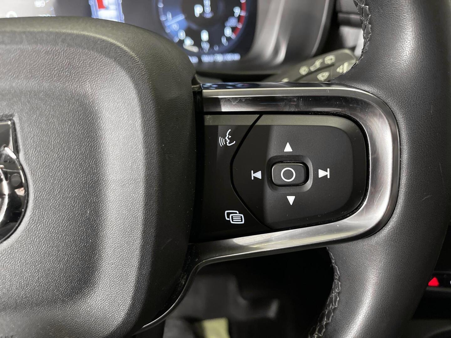 VOLVO XC40 2021