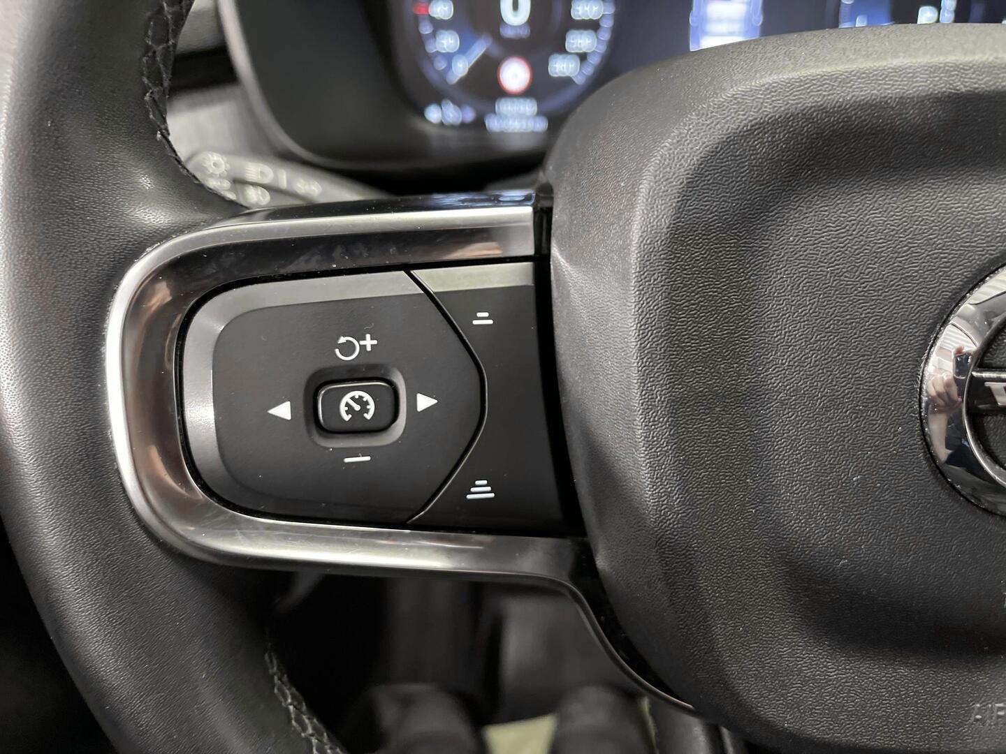 VOLVO XC40 2021