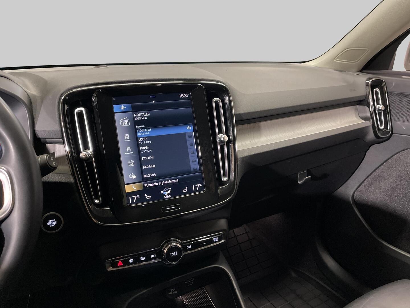 VOLVO XC40 2021