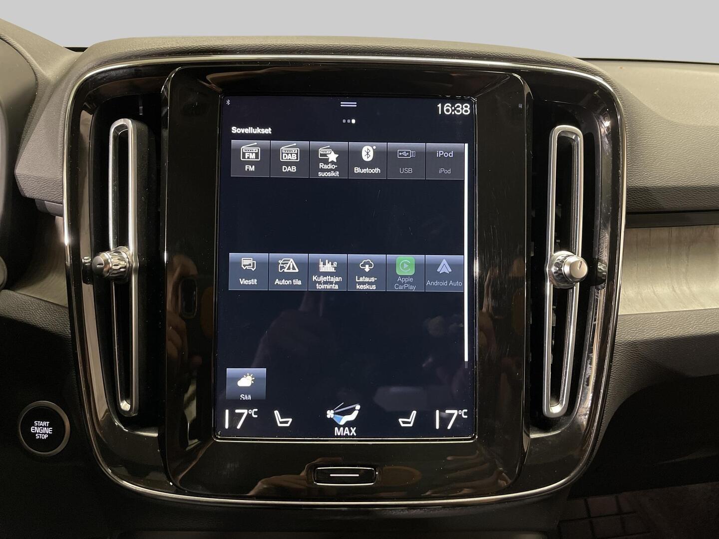 VOLVO XC40 2021
