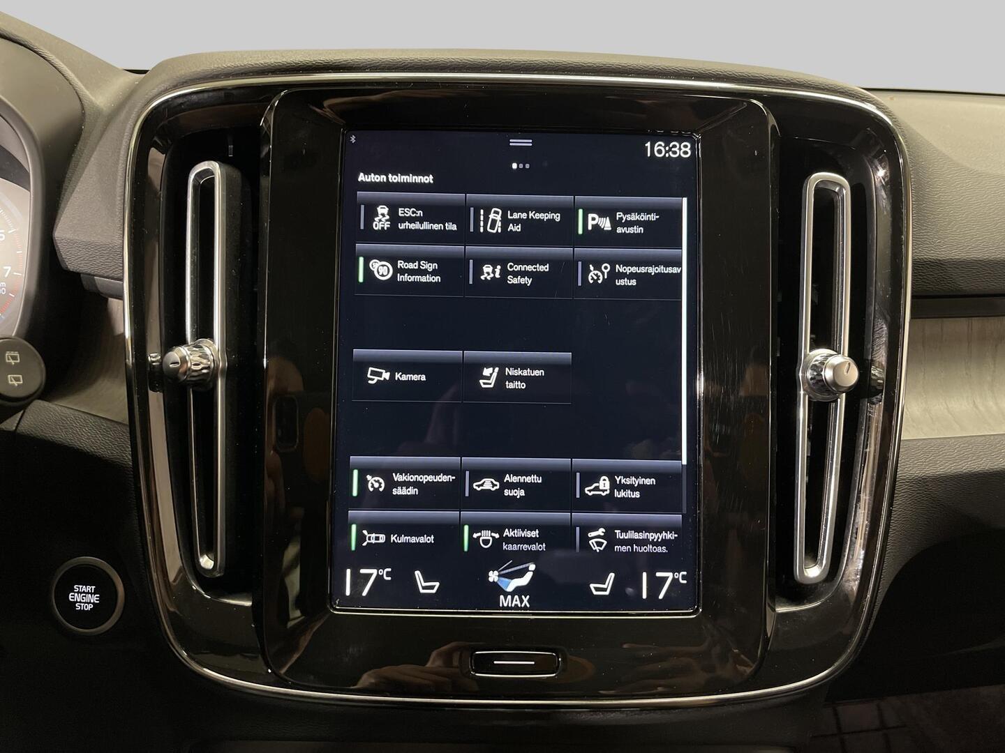 VOLVO XC40 2021