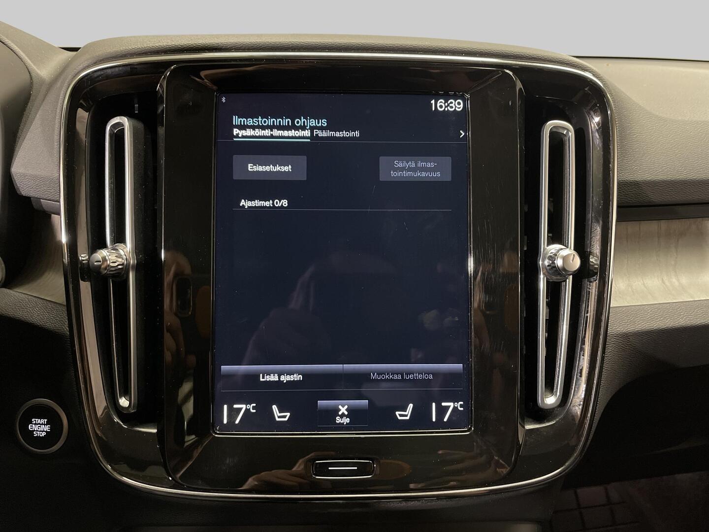 VOLVO XC40 2021