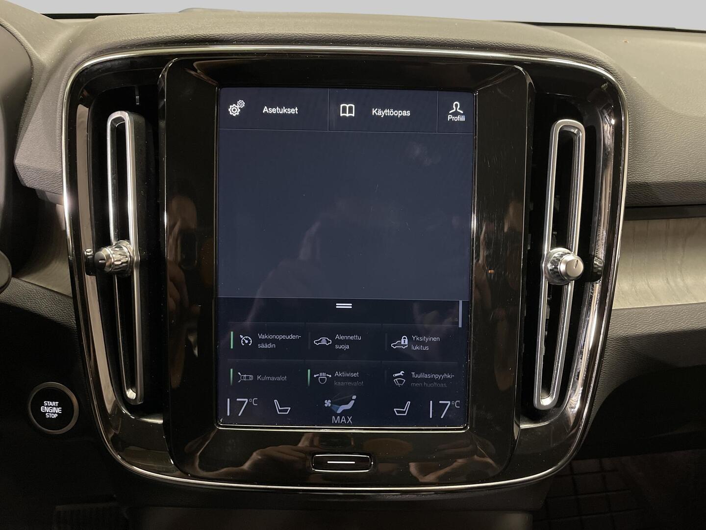 VOLVO XC40 2021