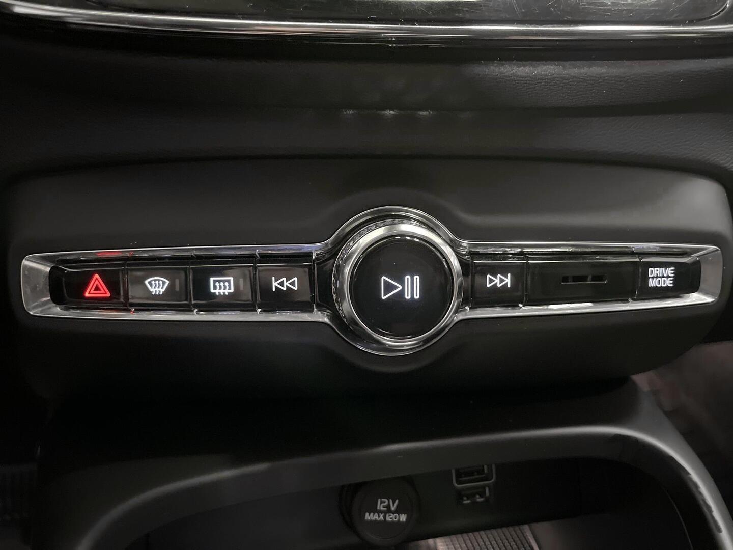VOLVO XC40 2021