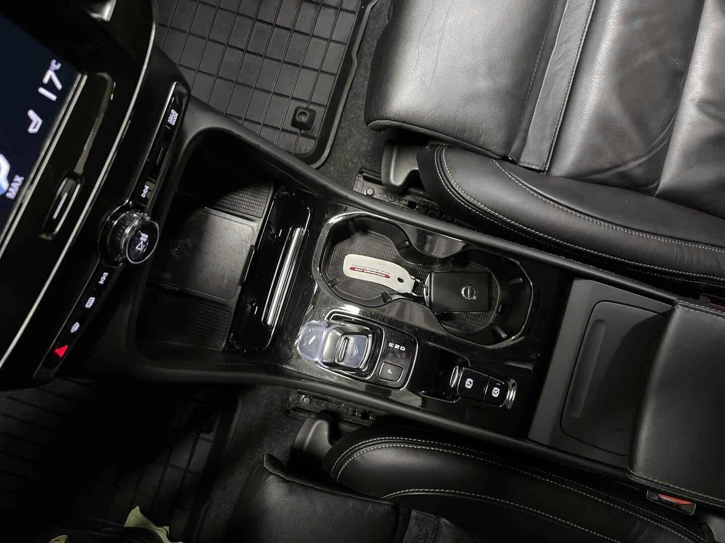 VOLVO XC40 2021