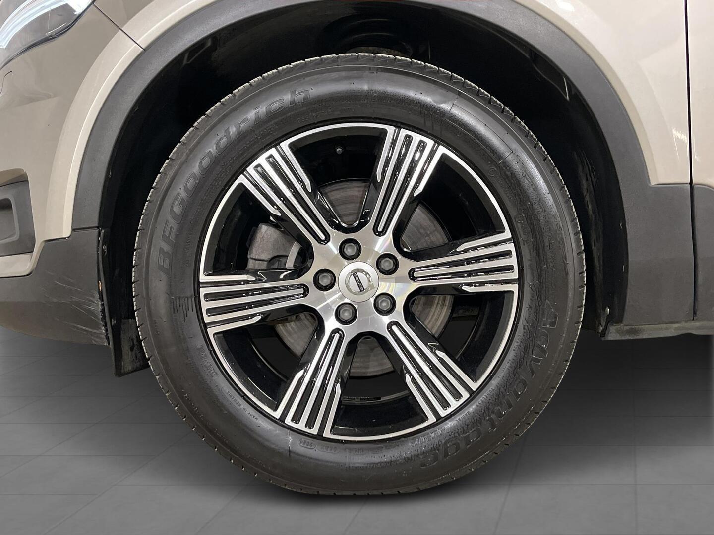VOLVO XC40 2021