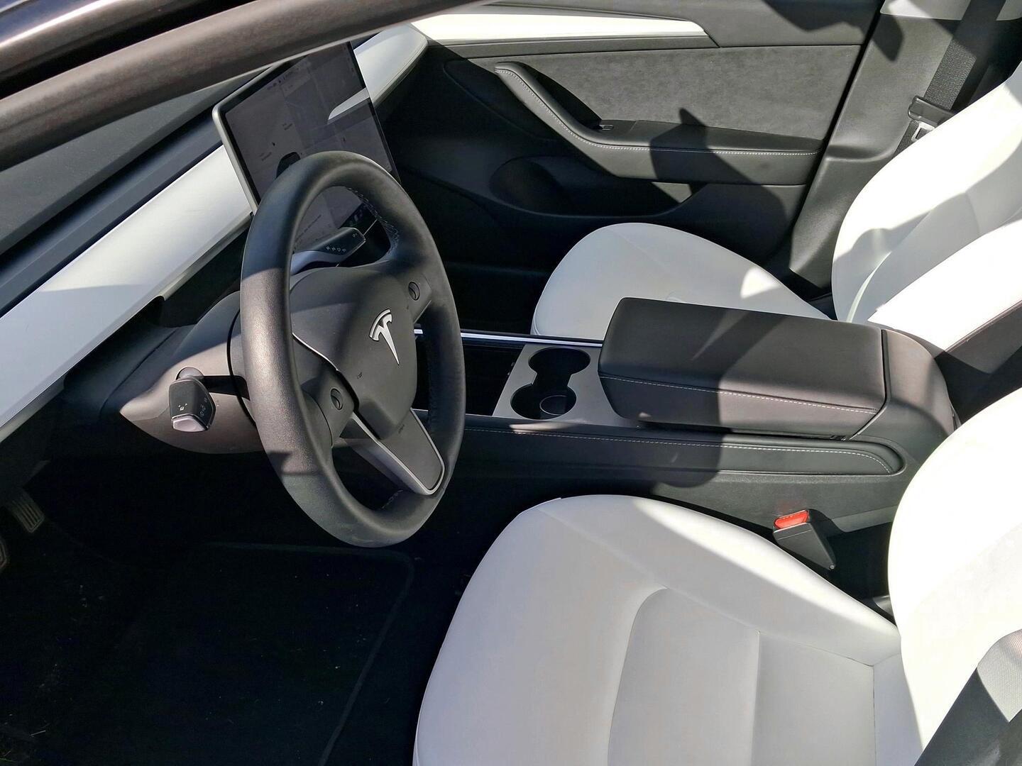 TESLA Model 3 2021