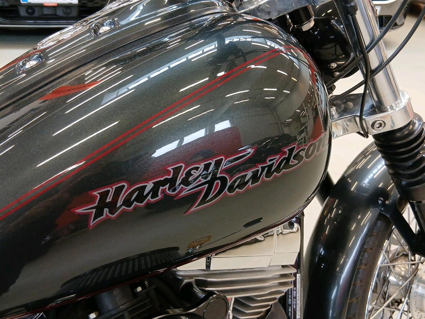 HARLEY-DAVIDSON DYNA 2005