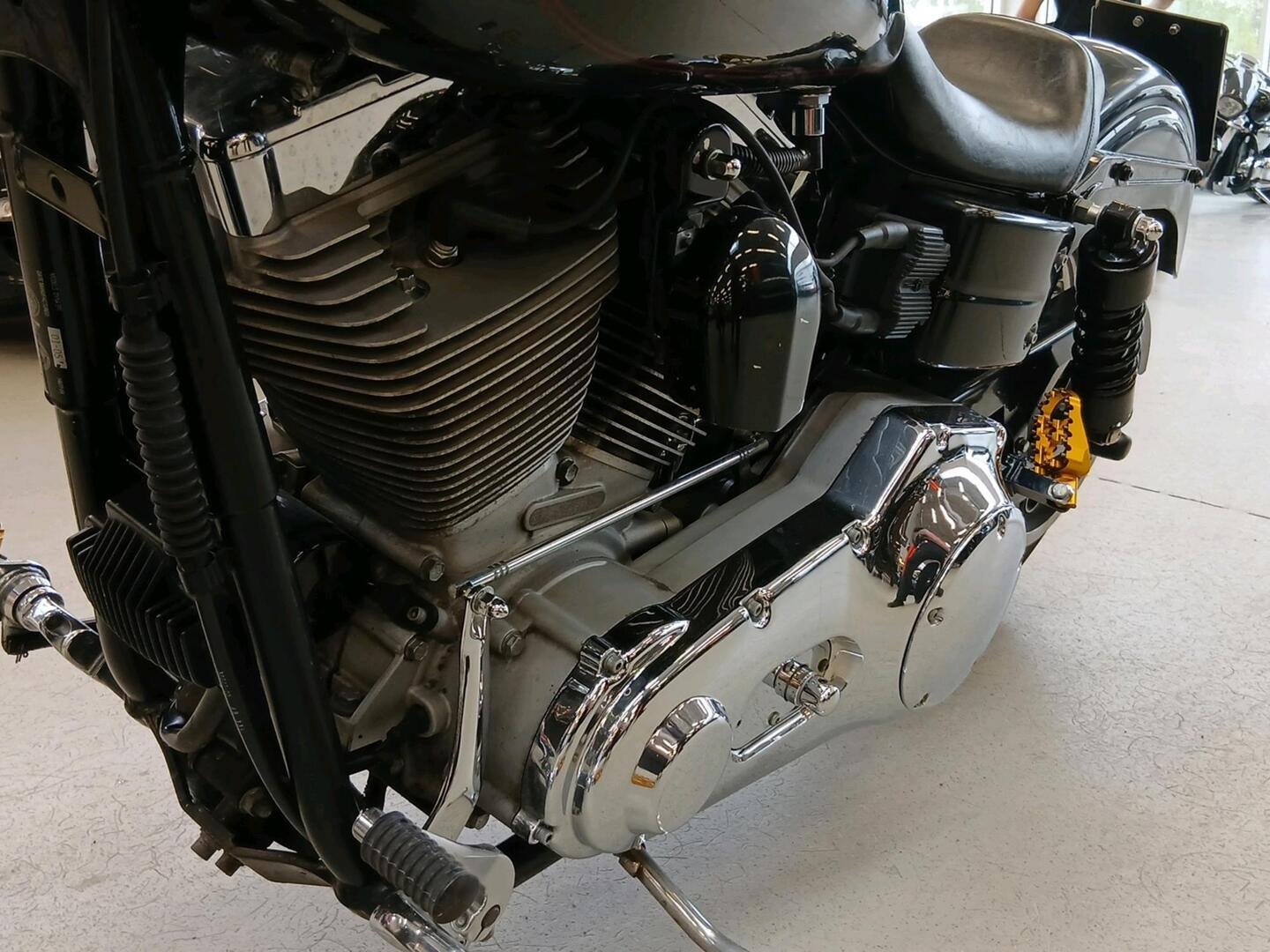 HARLEY-DAVIDSON DYNA 2005