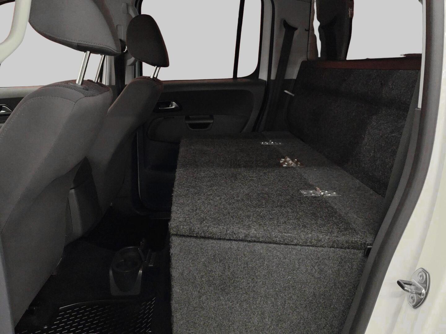 VOLKSWAGEN Amarok 2012