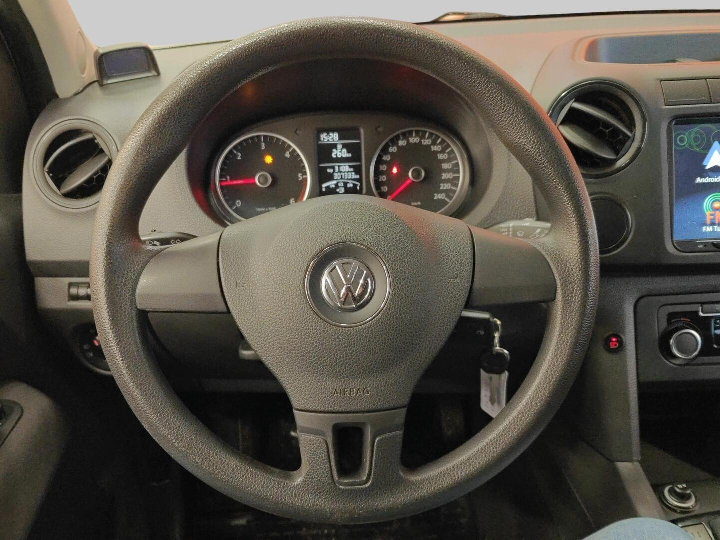 VOLKSWAGEN Amarok 2012