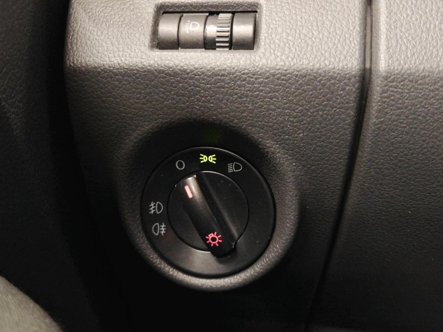 VOLKSWAGEN Amarok 2012