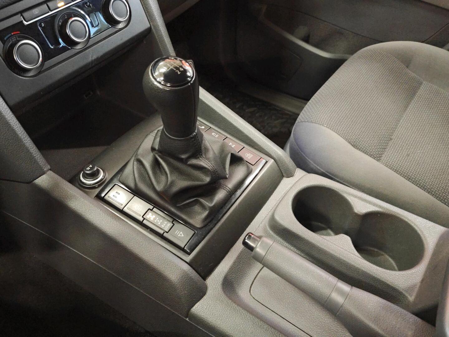 VOLKSWAGEN Amarok 2012
