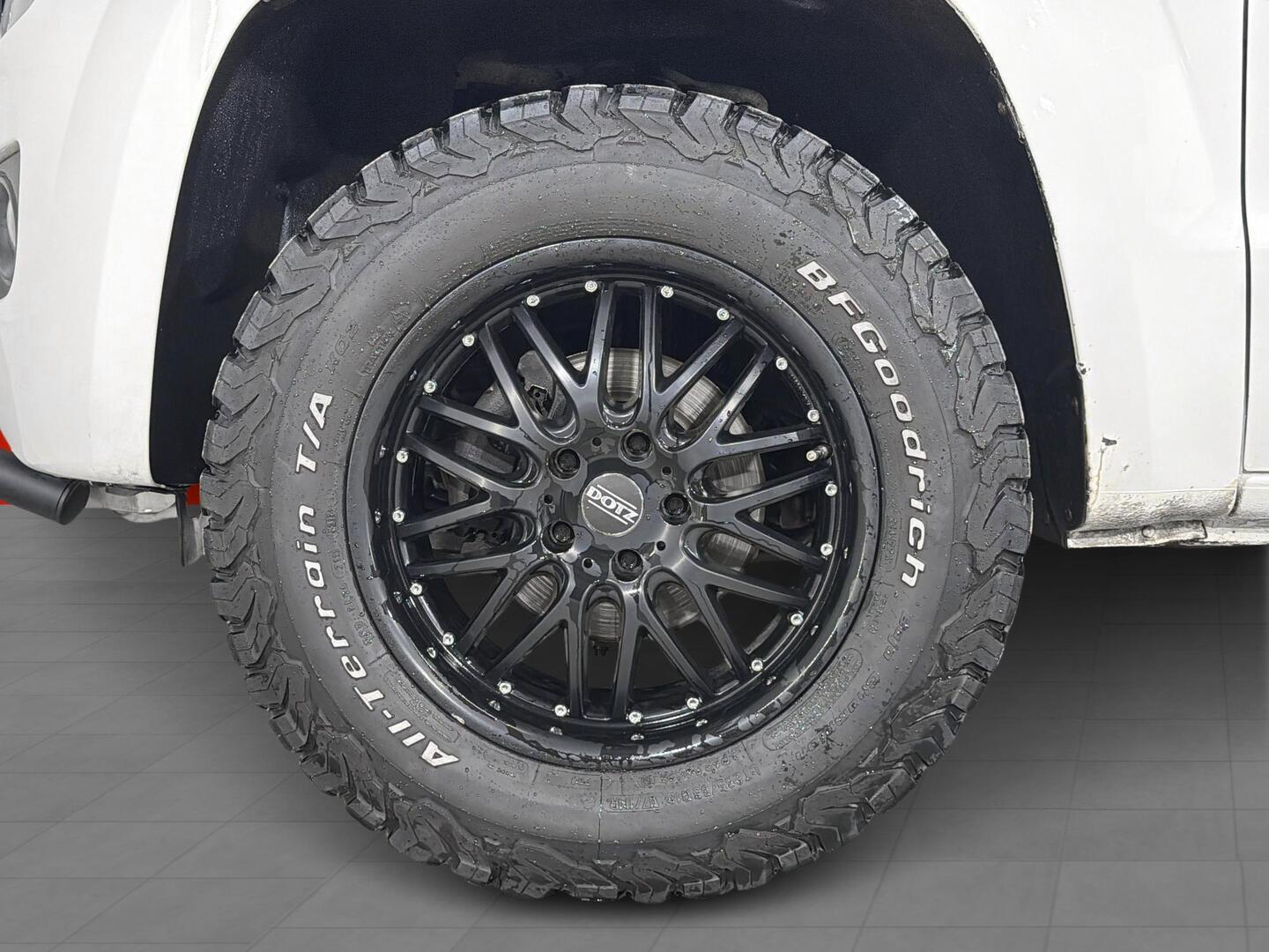 VOLKSWAGEN Amarok 2012