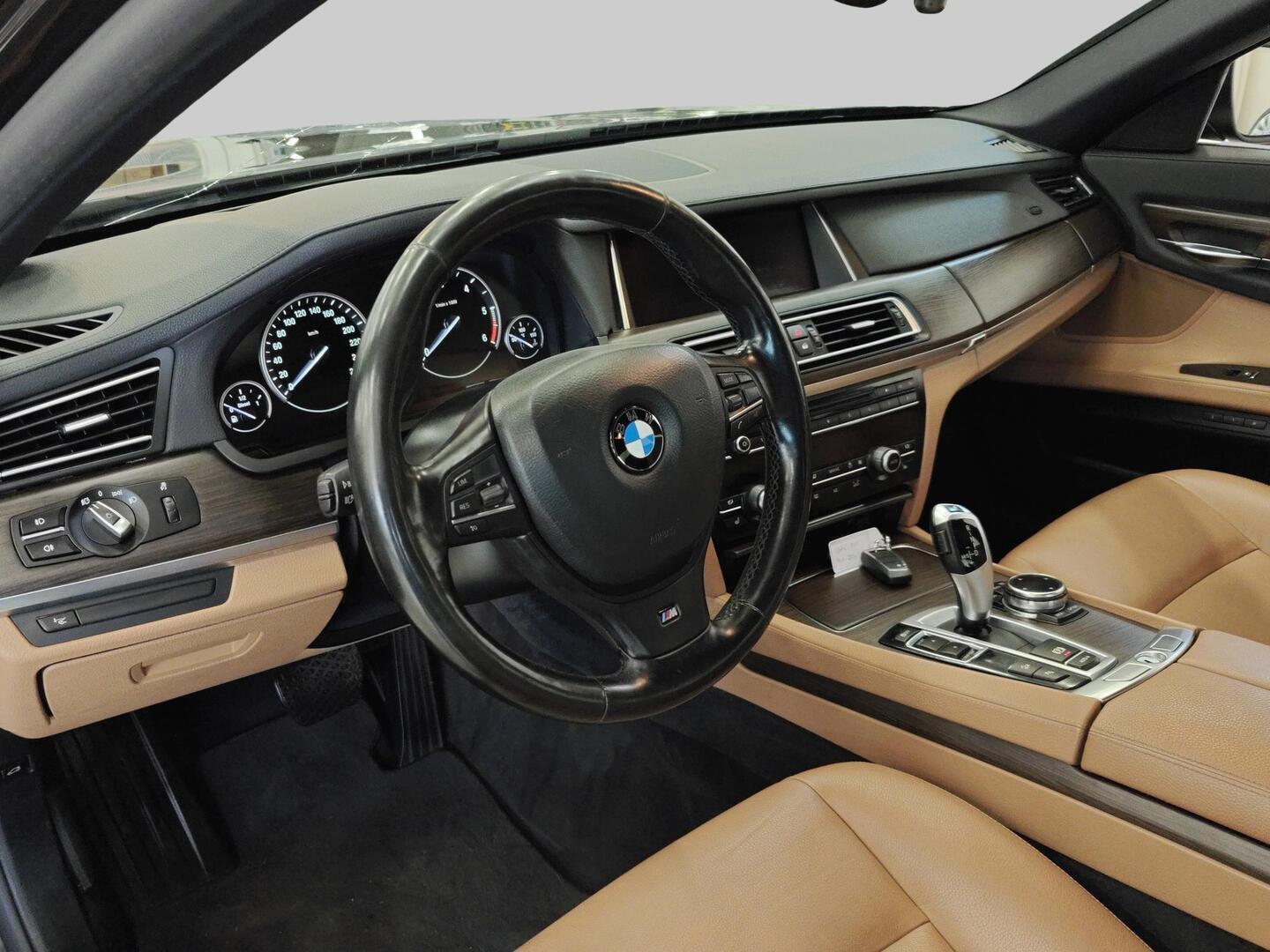 BMW 750 2014