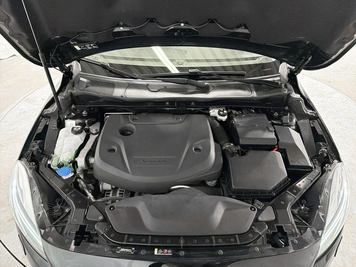 VOLVO V40 2018