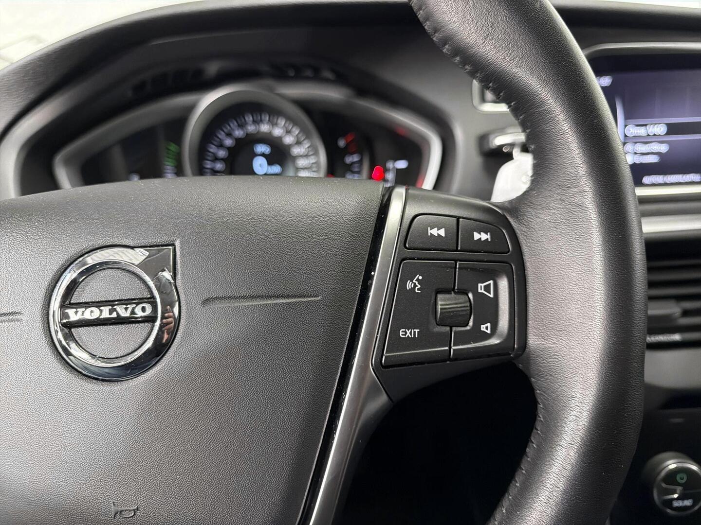 VOLVO V40 2018
