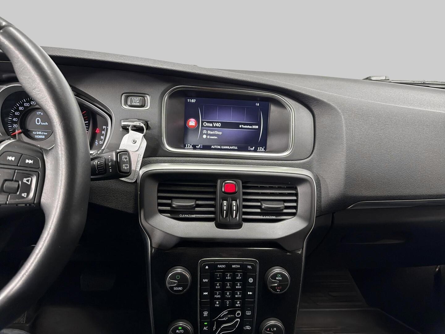 VOLVO V40 2018