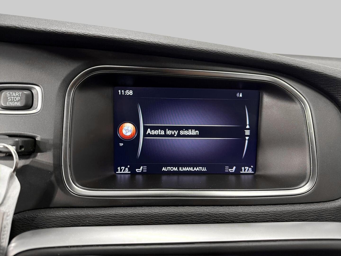 VOLVO V40 2018