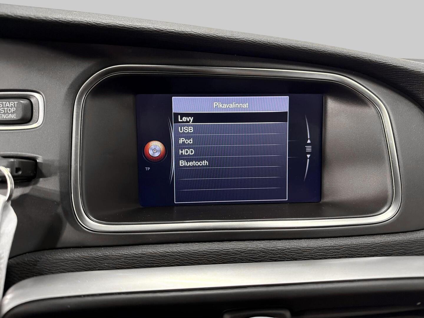 VOLVO V40 2018