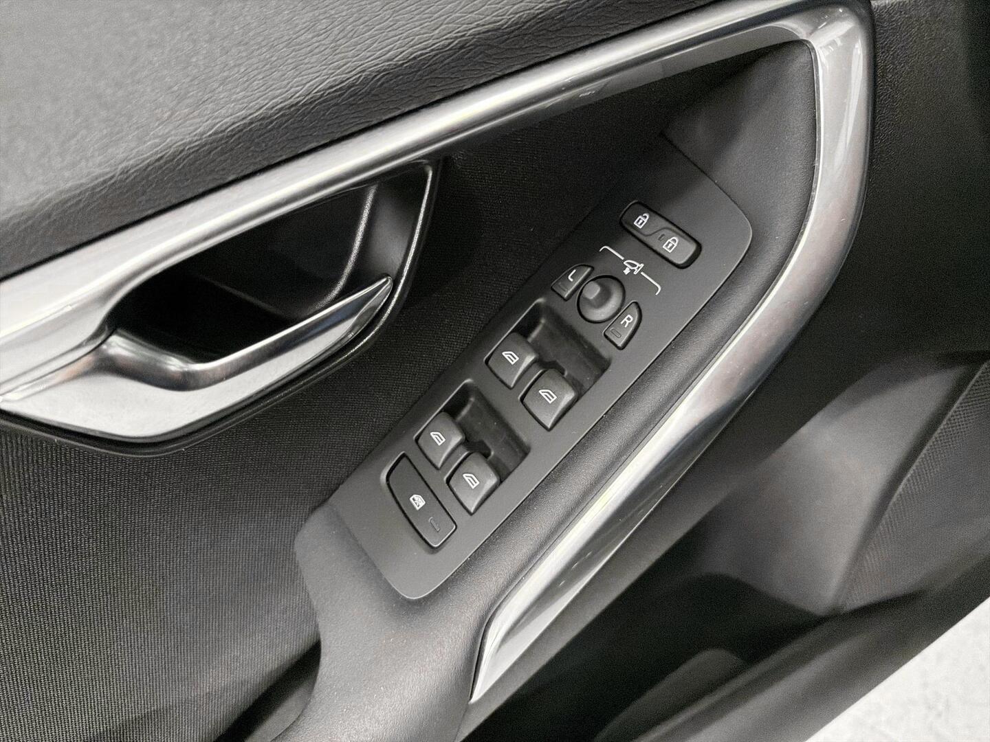 VOLVO V40 2018