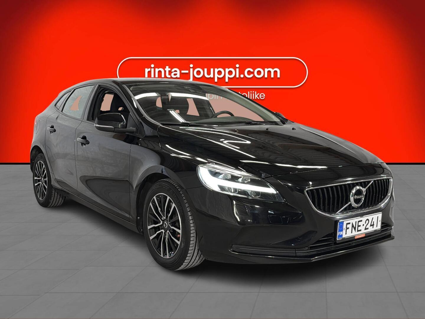 VOLVO V40 2018