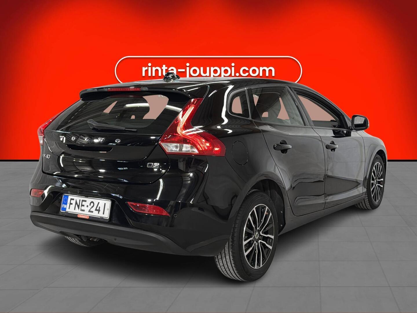 VOLVO V40 2018