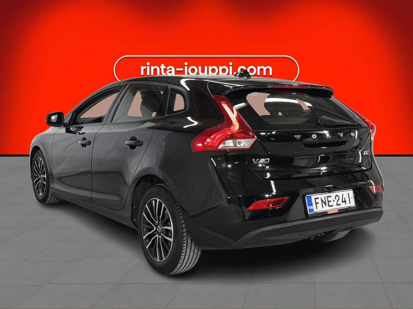 VOLVO V40 2018