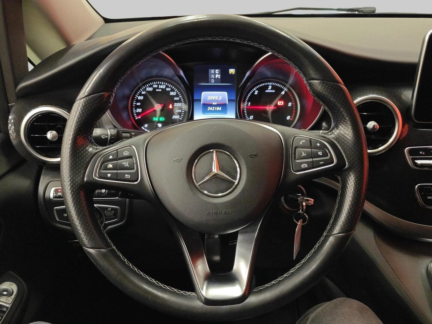 MERCEDES-BENZ V 2016