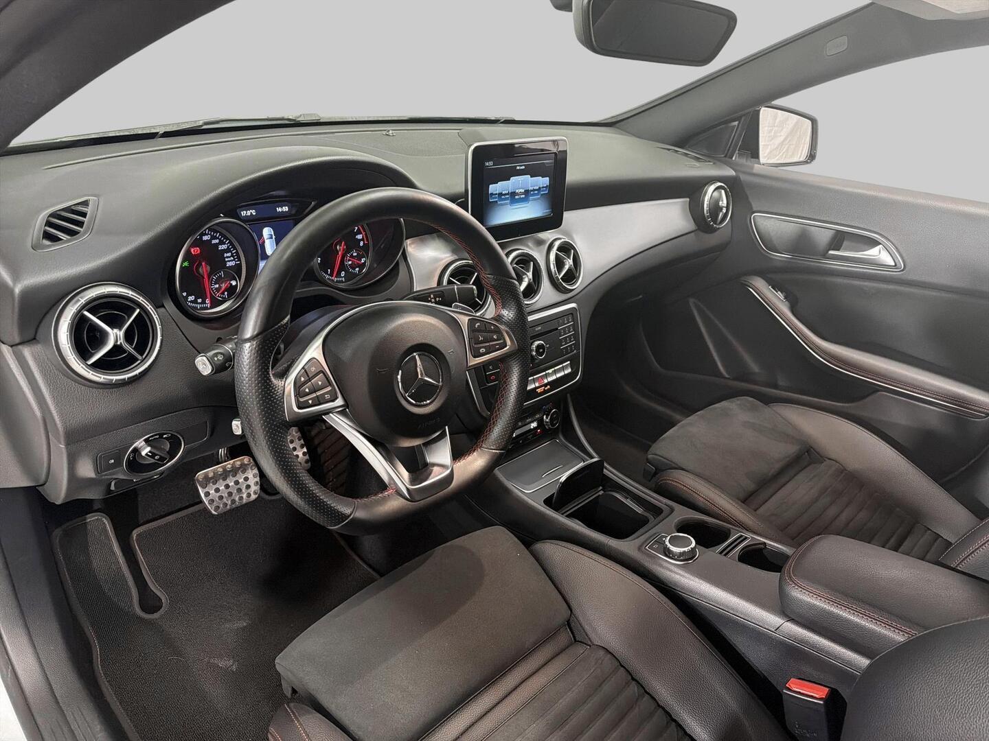 MERCEDES-BENZ CLA 2017