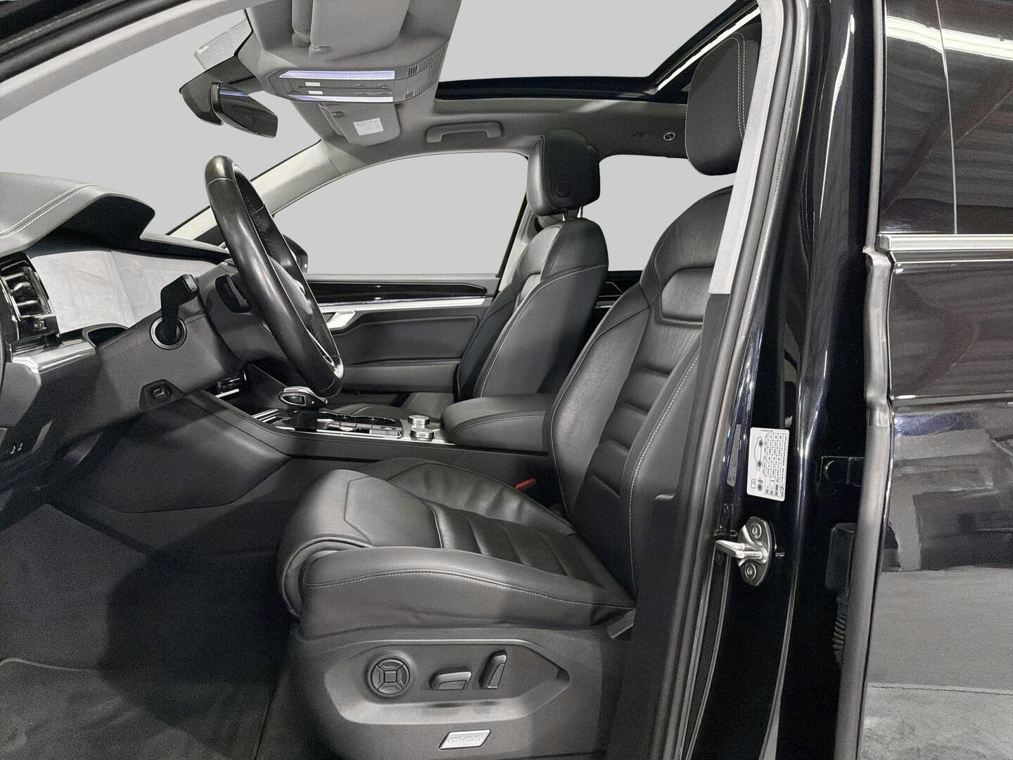 VOLKSWAGEN Touareg 2020