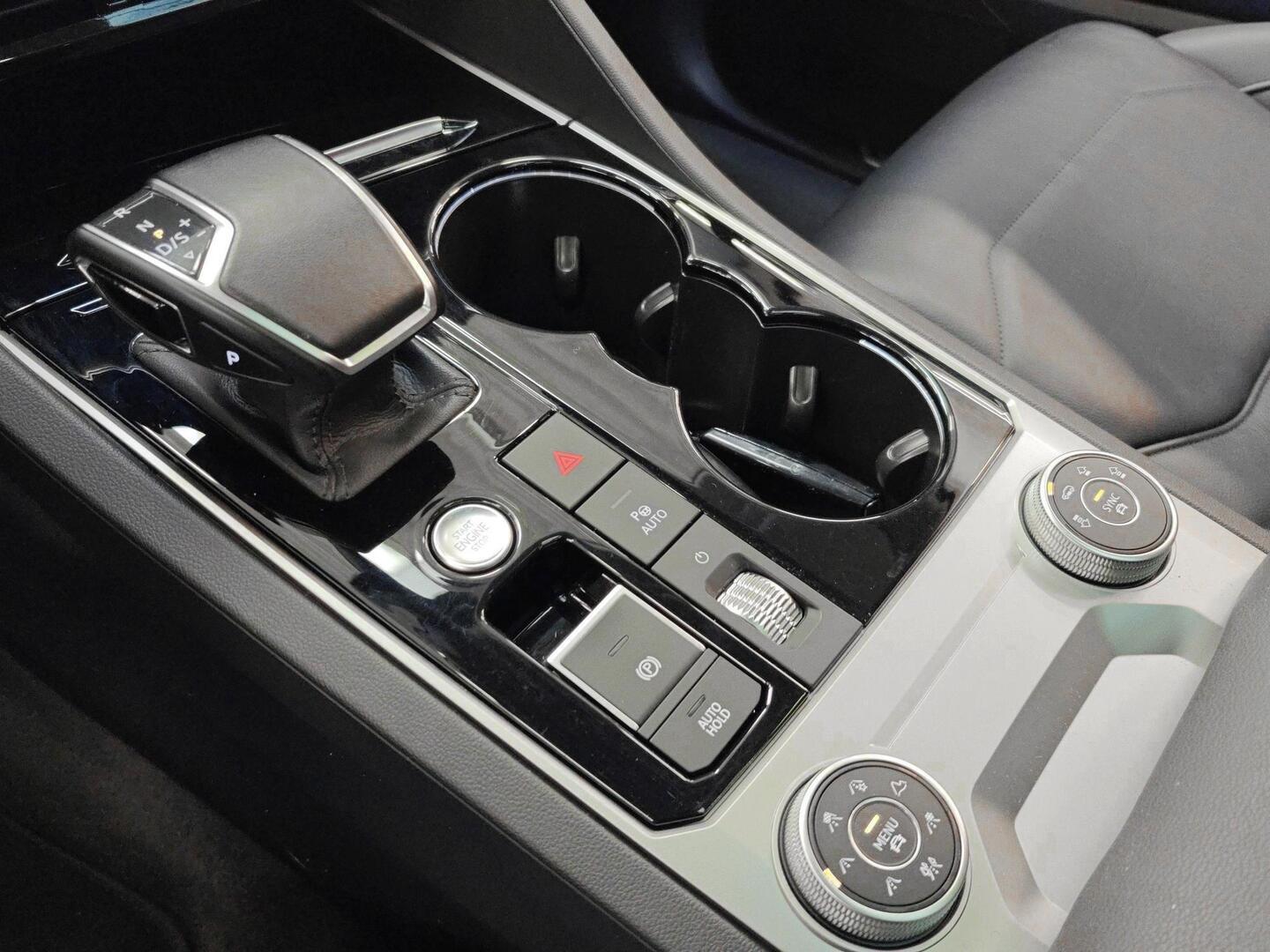 VOLKSWAGEN Touareg 2020