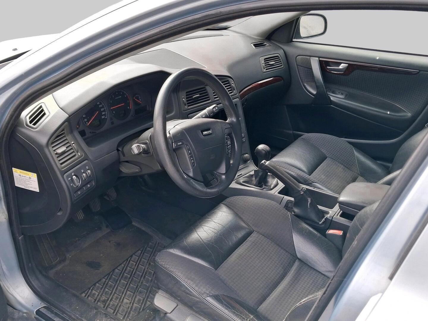 VOLVO V70 2001