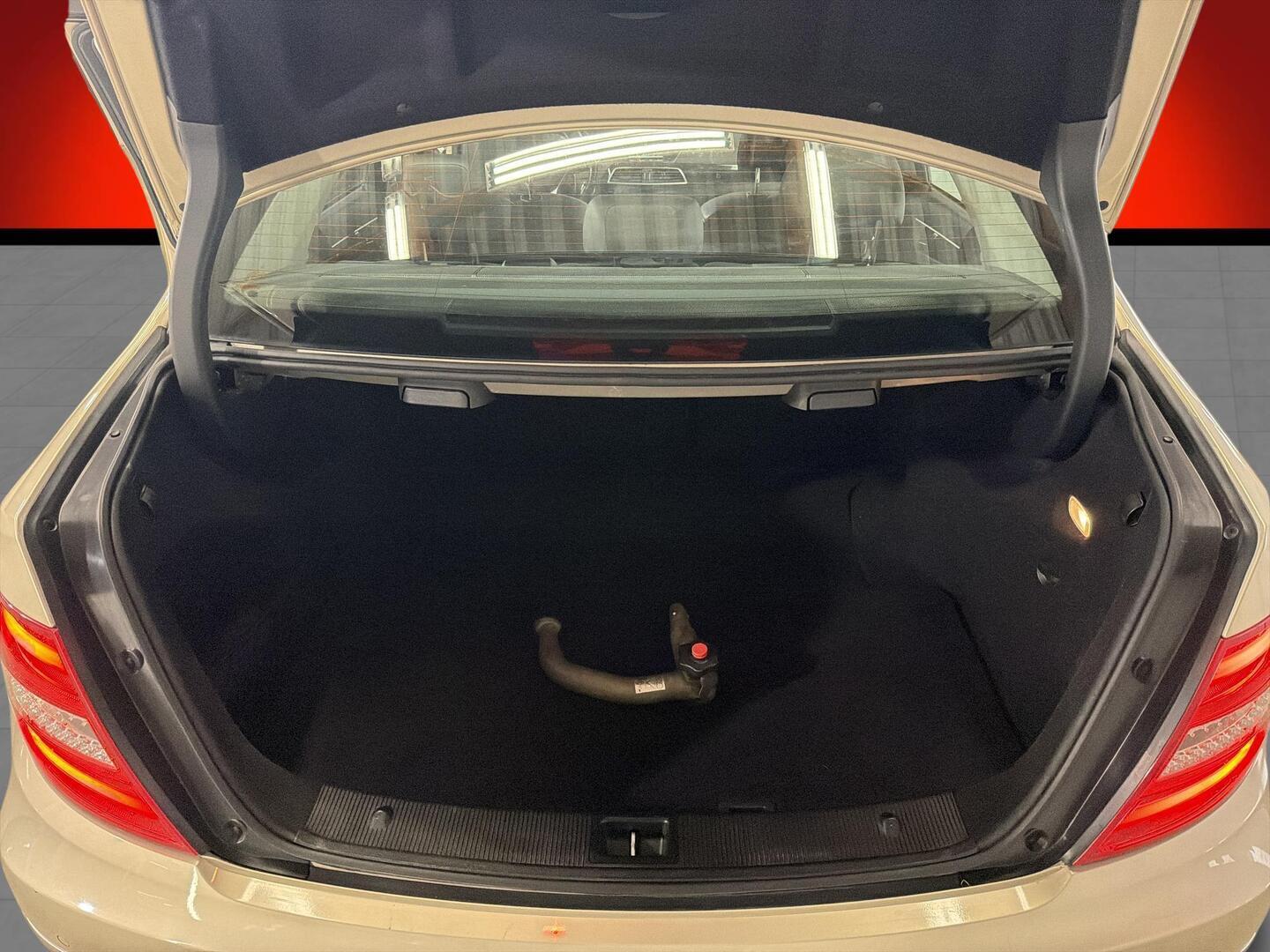 MERCEDES-BENZ C 2011