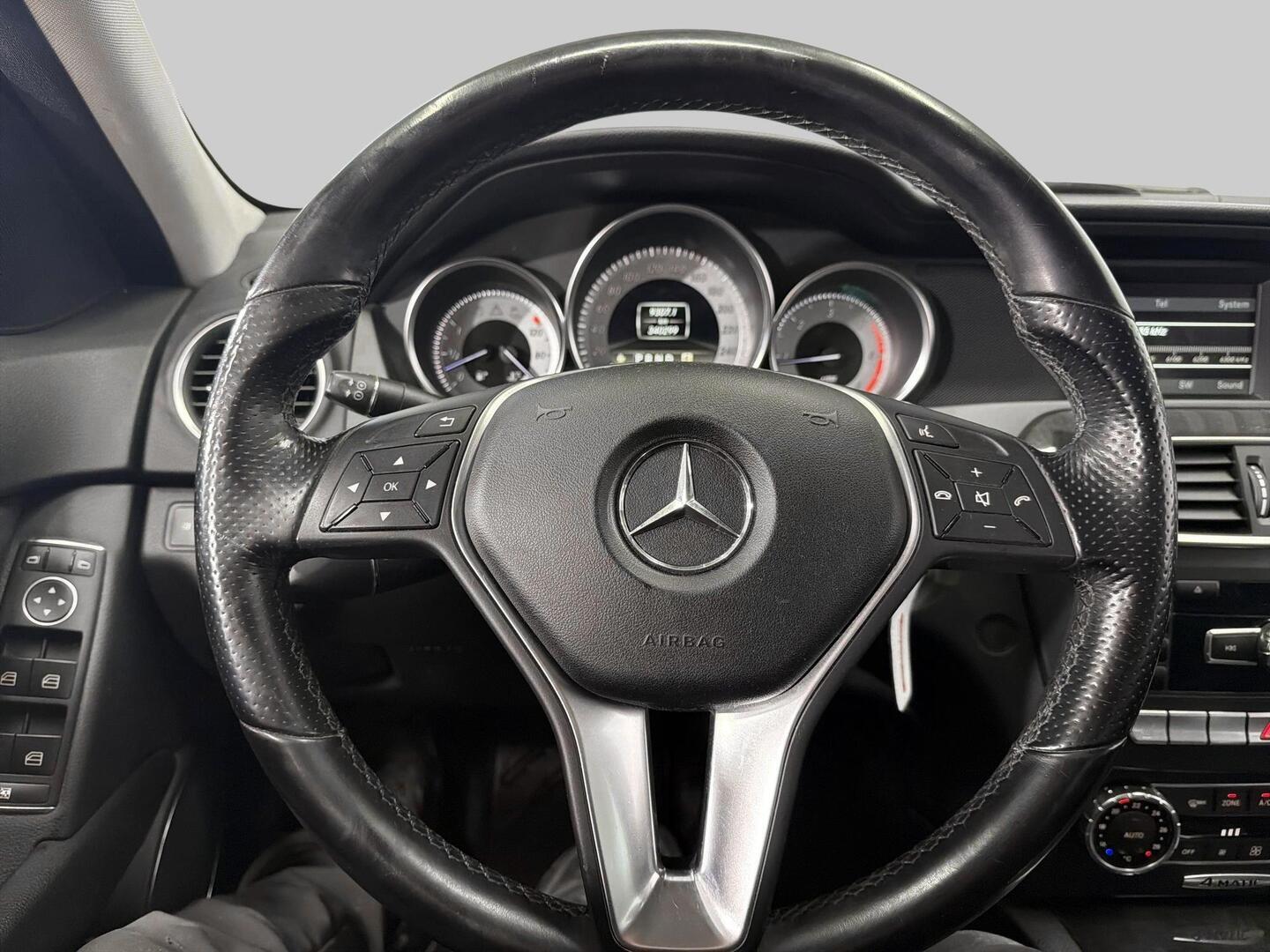 MERCEDES-BENZ C 2011