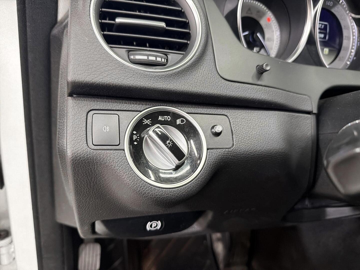 MERCEDES-BENZ C 2011