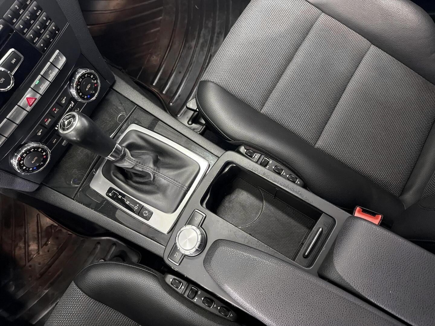 MERCEDES-BENZ C 2011