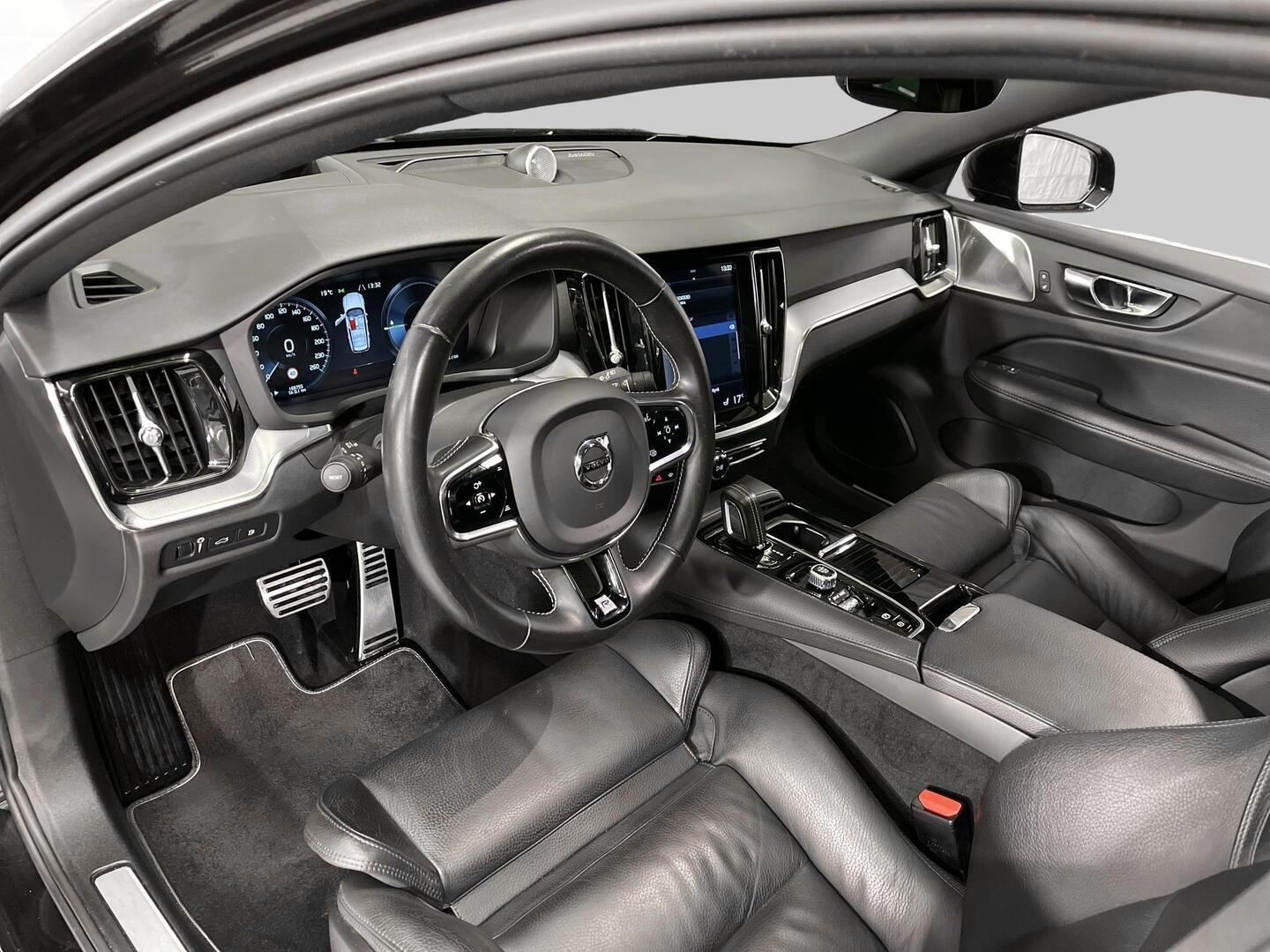 VOLVO V60 2020