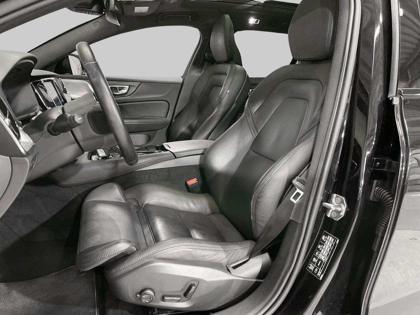 VOLVO V60 2020
