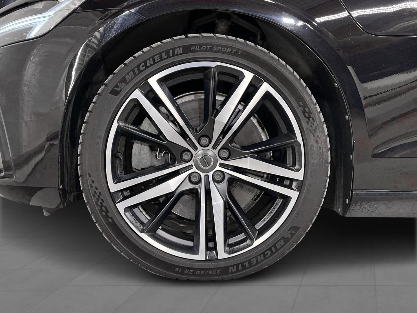 VOLVO V60 2020