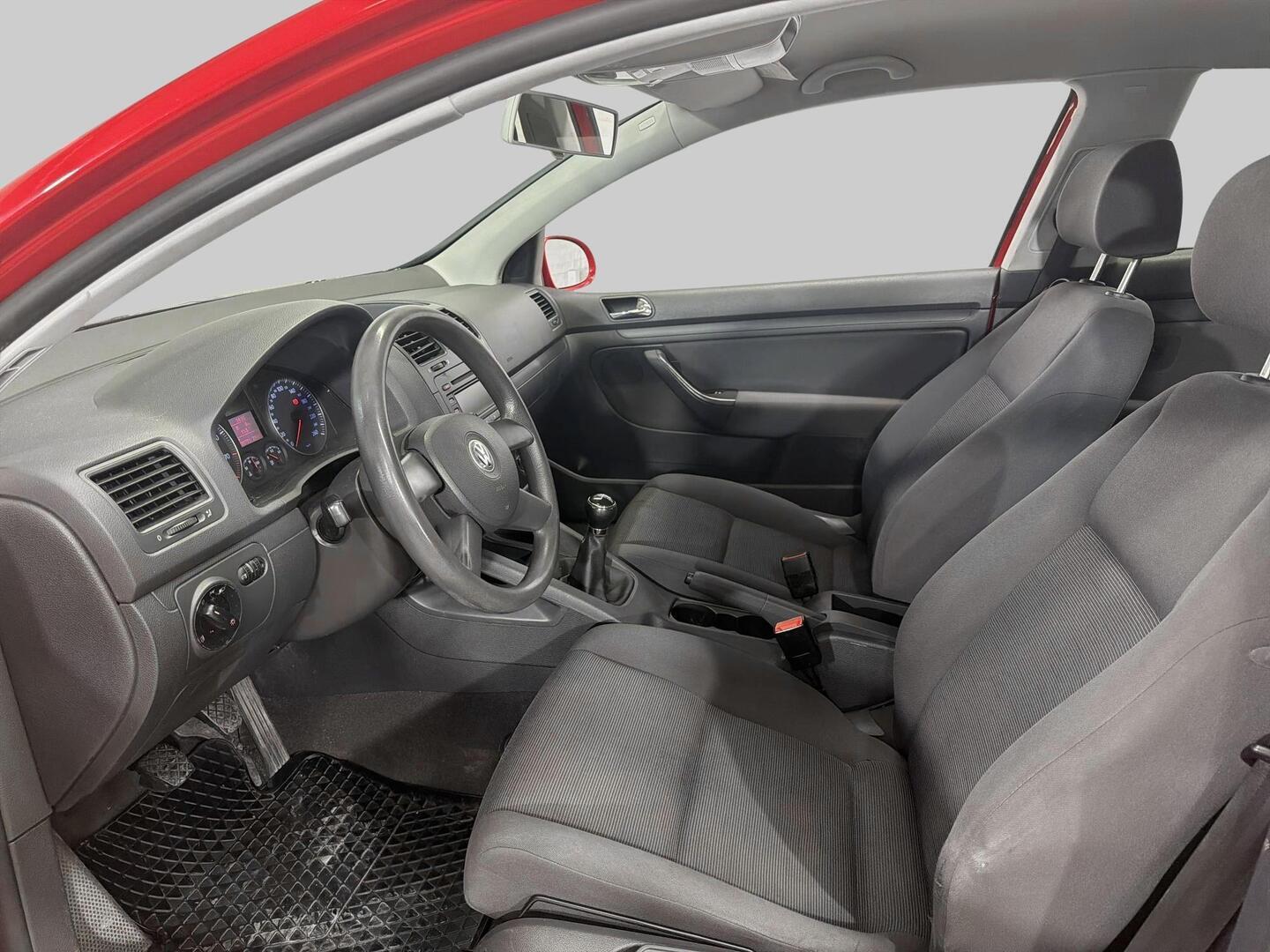 VOLKSWAGEN Golf 2004