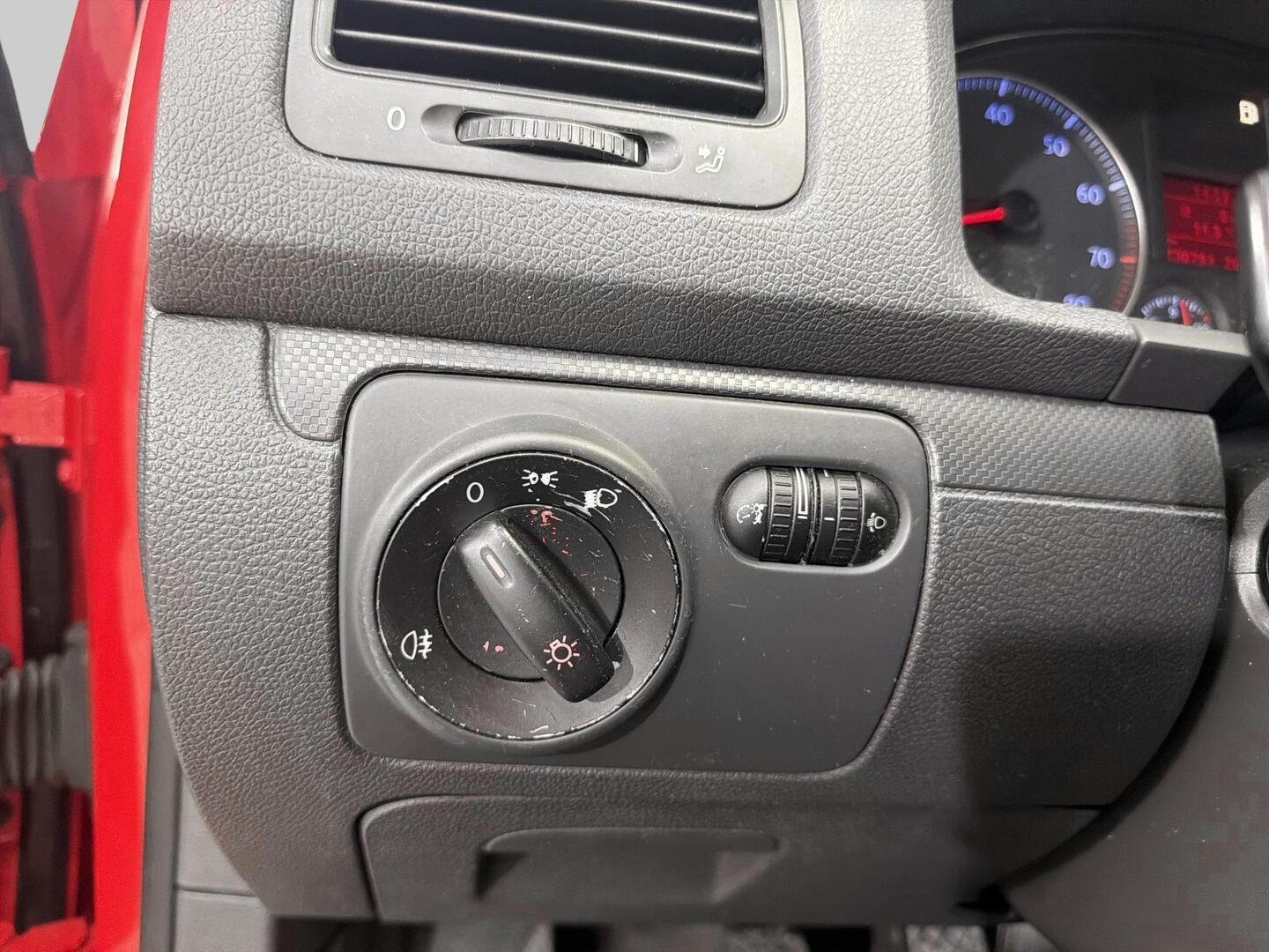 VOLKSWAGEN Golf 2004