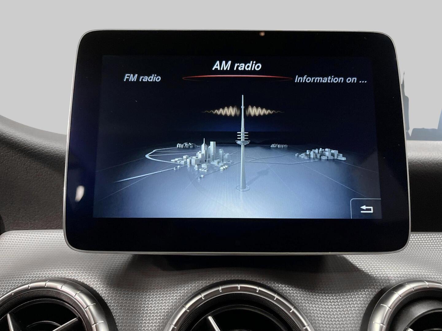 MERCEDES-BENZ CLA 2019